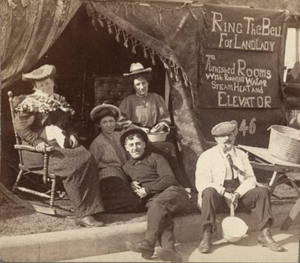 Photo of San Francisco Earthquake survivors with a sense of humor