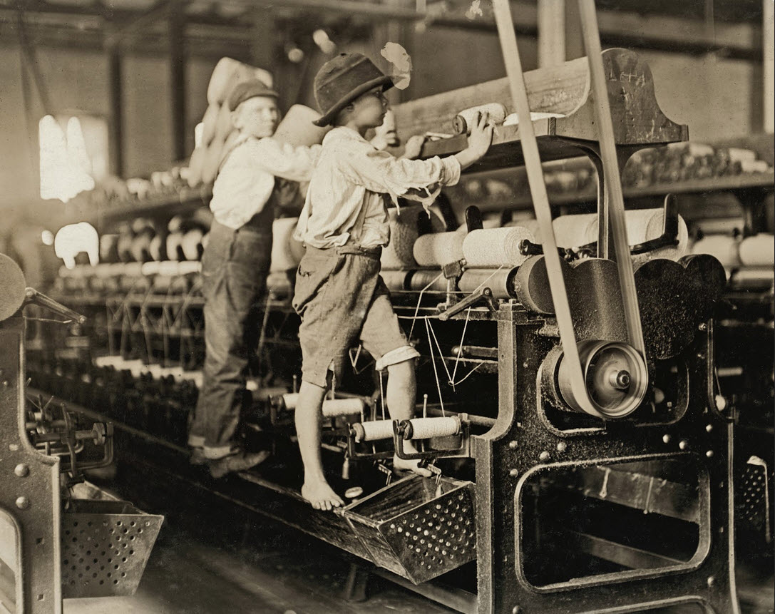 boys working in a factory 1908