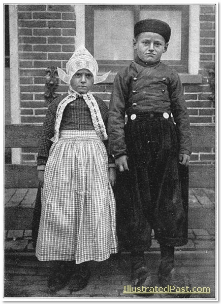 Boy and girl of Volendam.