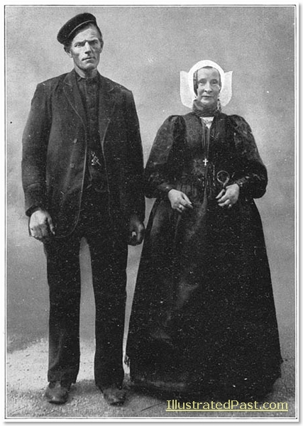 Man and woman in Laren, (in the Gooi).