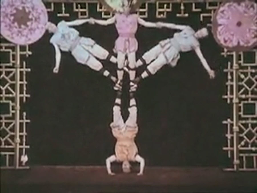 Les Kiriki - Still from the solent film