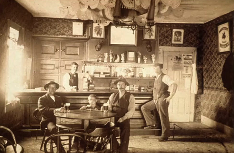 Saloon1